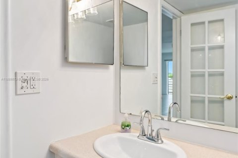 Condominio en venta en Lauderhill, Florida, 1 dormitorio, 86.21 m2 № 1941045 - foto 17