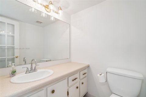 Condominio en venta en Lauderhill, Florida, 1 dormitorio, 86.21 m2 № 1941045 - foto 16