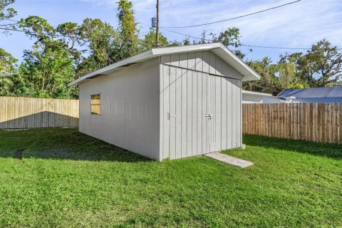 House in North Fort Myers, Florida 3 bedrooms, 128.21 sq.m. № 1548888 - photo 23