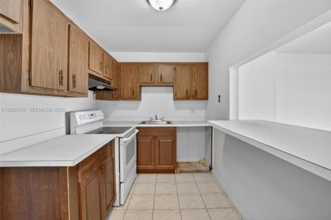 Condo in Lauderhill, Florida, 1 bedroom  № 2186452 - photo 8
