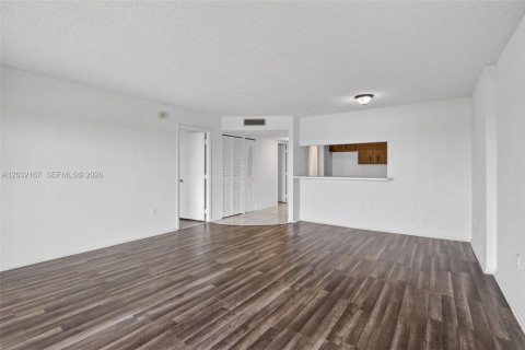 Condo in Lauderhill, Florida, 1 bedroom  № 2186452 - photo 11
