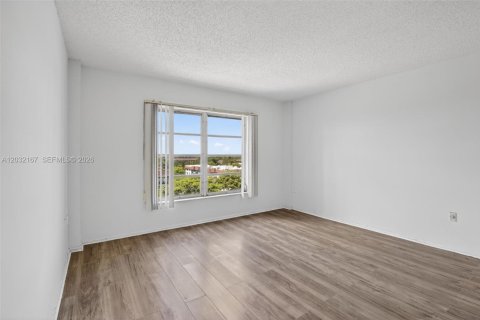 Condo in Lauderhill, Florida, 1 bedroom  № 2186452 - photo 14