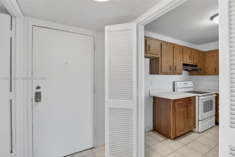 Condo in Lauderhill, Florida, 1 bedroom  № 2186452 - photo 6