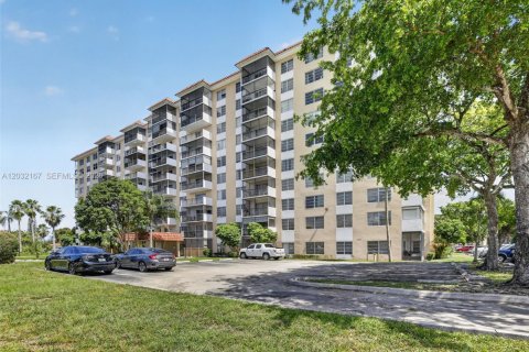 Condo in Lauderhill, Florida, 1 bedroom  № 2186452 - photo 25