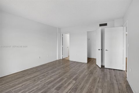 Condo in Lauderhill, Florida, 1 bedroom  № 2186452 - photo 15