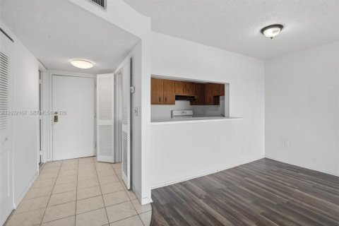 Condo in Lauderhill, Florida, 1 bedroom  № 2186452 - photo 10