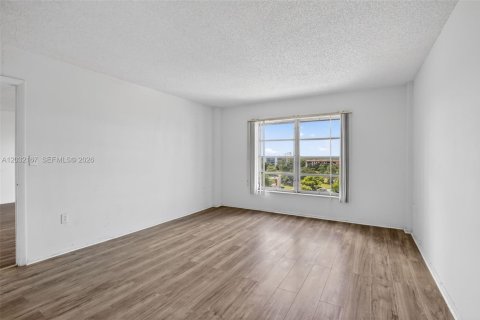 Condo in Lauderhill, Florida, 1 bedroom  № 2186452 - photo 17