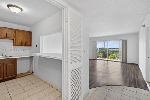 Condo in Lauderhill, Florida, 1 bedroom  № 2186452 - photo 5