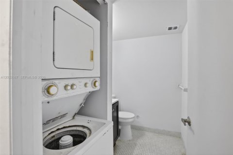 Condo in Lauderhill, Florida, 1 bedroom  № 2186452 - photo 20