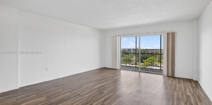 Condo in Lauderhill, Florida, 1 bedroom  № 2186452