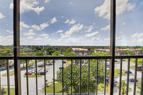 Condo in Lauderhill, Florida, 1 bedroom  № 2186452 - photo 3