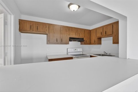Condo in Lauderhill, Florida, 1 bedroom  № 2186452 - photo 7