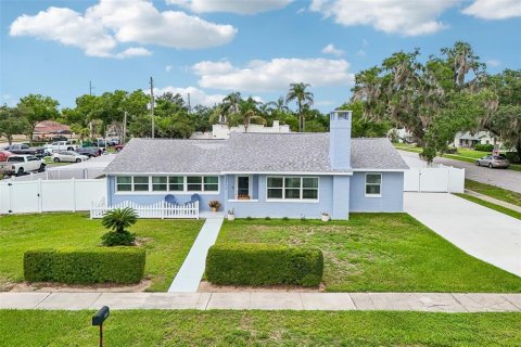 House in Mount Dora, Florida 3 bedrooms, 157.1 sq.m. № 2235426 - photo 2