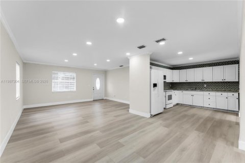 Casa en venta en Homestead, Florida, 5 dormitorios, 137.22 m2 № 2059234 - foto 5