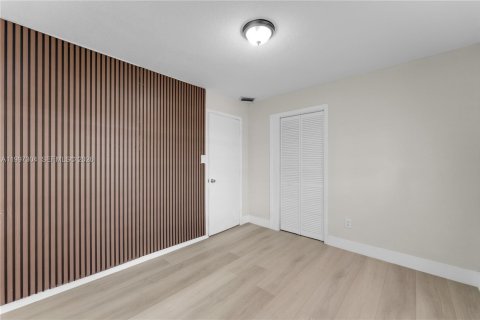 Casa en venta en Homestead, Florida, 5 dormitorios, 137.22 m2 № 2059234 - foto 15