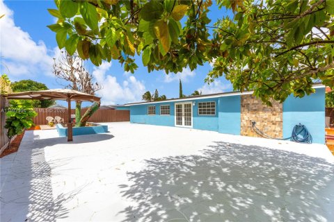 Casa en venta en Homestead, Florida, 5 dormitorios, 137.22 m2 № 2059234 - foto 23