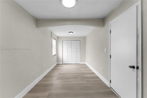Casa en venta en Homestead, Florida, 5 dormitorios, 137.22 m2 № 2059234 - foto 7