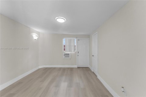 Casa en venta en Homestead, Florida, 5 dormitorios, 137.22 m2 № 2059234 - foto 8