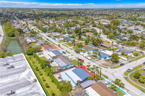 Casa en venta en Homestead, Florida, 5 dormitorios, 137.22 m2 № 2059234 - foto 30