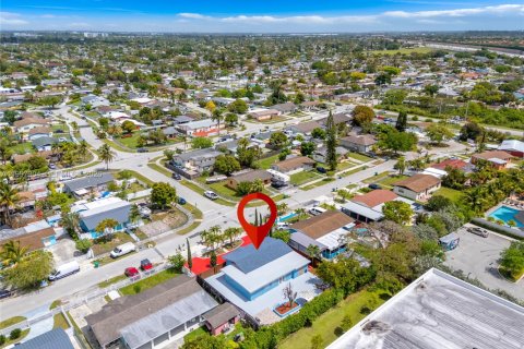Casa en venta en Homestead, Florida, 5 dormitorios, 137.22 m2 № 2059234 - foto 27
