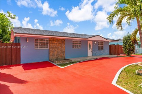 Casa en venta en Homestead, Florida, 5 dormitorios, 137.22 m2 № 2059234 - foto 2