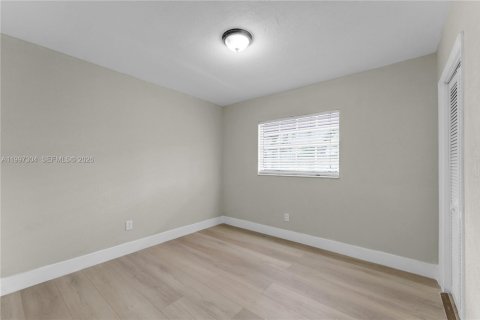 Casa en venta en Homestead, Florida, 5 dormitorios, 137.22 m2 № 2059234 - foto 11