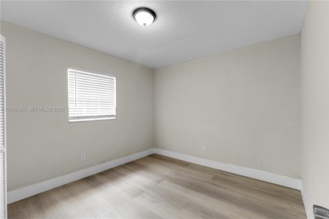 Casa en venta en Homestead, Florida, 5 dormitorios, 137.22 m2 № 2059234 - foto 16