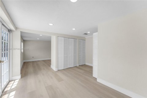 Casa en venta en Homestead, Florida, 5 dormitorios, 137.22 m2 № 2059234 - foto 10