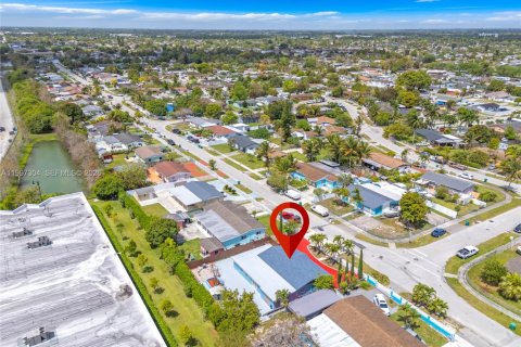 Casa en venta en Homestead, Florida, 5 dormitorios, 137.22 m2 № 2059234 - foto 29