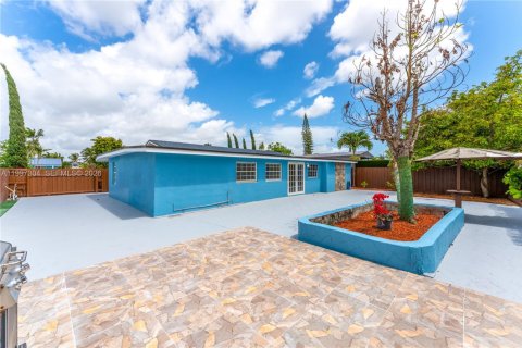 Casa en venta en Homestead, Florida, 5 dormitorios, 137.22 m2 № 2059234 - foto 22