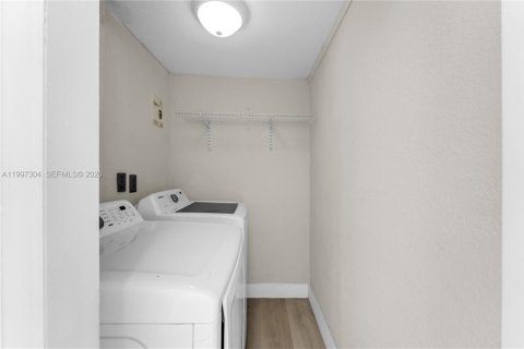 Casa en venta en Homestead, Florida, 5 dormitorios, 137.22 m2 № 2059234 - foto 19