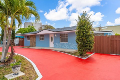 Casa en venta en Homestead, Florida, 5 dormitorios, 137.22 m2 № 2059234 - foto 3