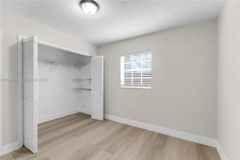 Casa en venta en Homestead, Florida, 5 dormitorios, 137.22 m2 № 2059234 - foto 17