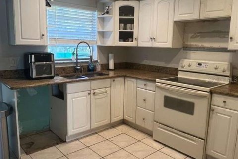 House in Kissimmee, Florida 4 bedrooms, 129.13 sq.m. № 1866330 - photo 5