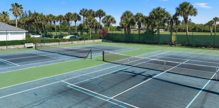 Condominio en Hutchinson Island South, Florida, 2 dormitorios № 1224680