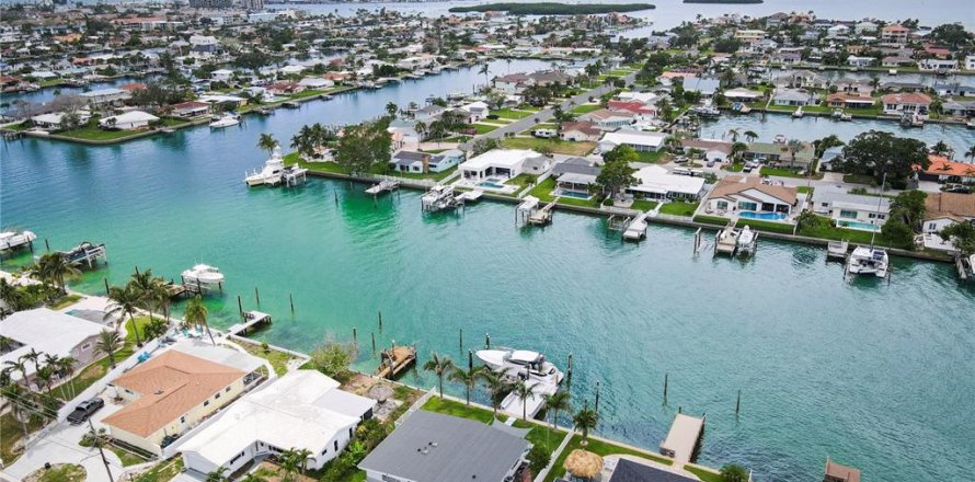 Villa ou maison à Treasure Island, Floride 4 chambres, 168.34 m2 № 1906119