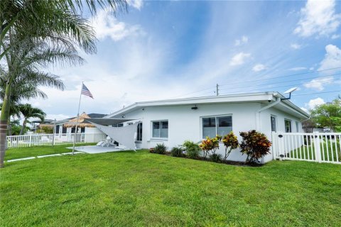 Villa ou maison à vendre à Treasure Island, Floride: 4 chambres, 168.34 m2 № 1906119 - photo 22