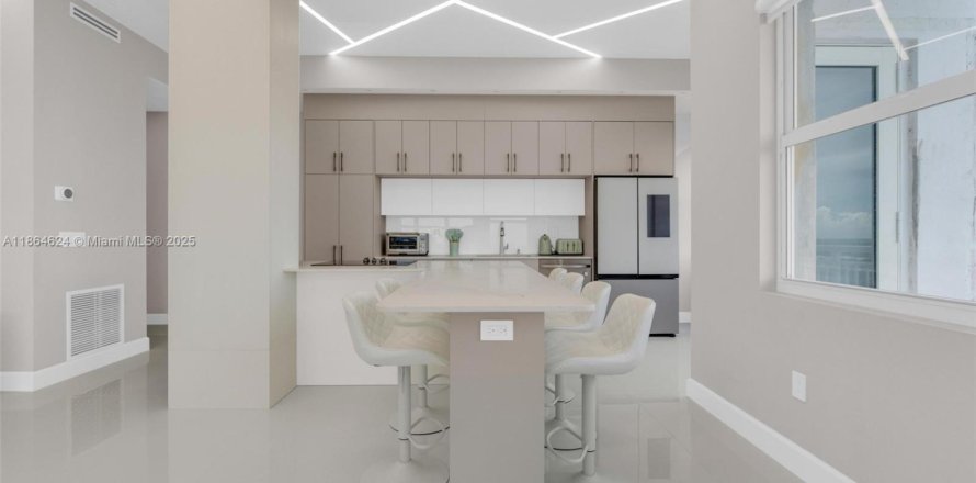 Кондоминиум с 2 спальнями в Авентура, Флорида № 1927222