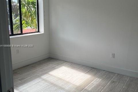 Apartamento en alquiler en Miami, Florida, 2 dormitorios, 1794.87 m2 № 1983263 - foto 7