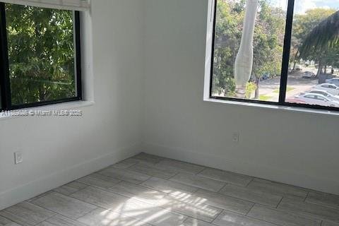 Apartamento en alquiler en Miami, Florida, 2 dormitorios, 1794.87 m2 № 1983263 - foto 5