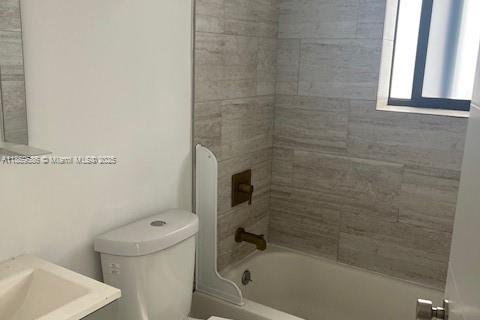 Apartamento en alquiler en Miami, Florida, 2 dormitorios, 1794.87 m2 № 1983263 - foto 9