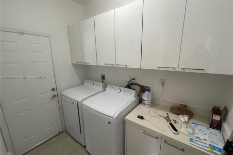 Touwnhouse à louer à Doral, Floride: 3 chambres, 208.57 m2 № 2076465 - photo 16