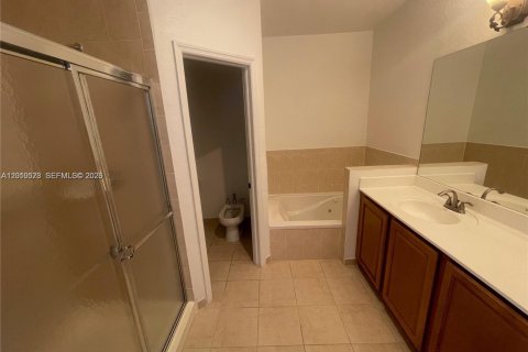 Touwnhouse à louer à Doral, Floride: 3 chambres, 208.57 m2 № 2076465 - photo 22