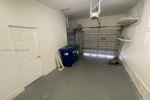 Touwnhouse à louer à Doral, Floride: 3 chambres, 208.57 m2 № 2076465 - photo 14