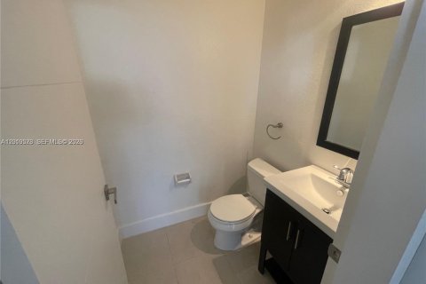 Touwnhouse à louer à Doral, Floride: 3 chambres, 208.57 m2 № 2076465 - photo 17