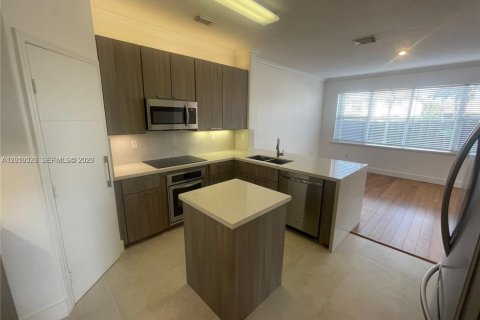 Touwnhouse à louer à Doral, Floride: 3 chambres, 208.57 m2 № 2076465 - photo 11