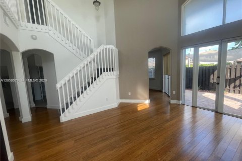 Touwnhouse à louer à Doral, Floride: 3 chambres, 208.57 m2 № 2076465 - photo 8
