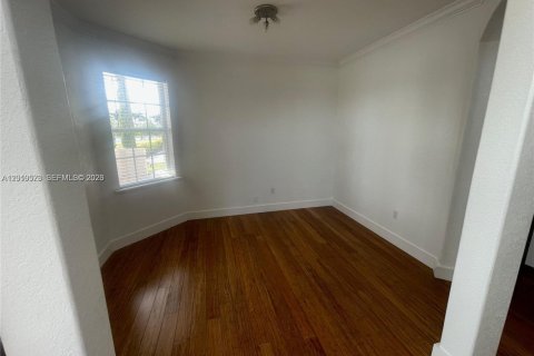 Touwnhouse à louer à Doral, Floride: 3 chambres, 208.57 m2 № 2076465 - photo 10