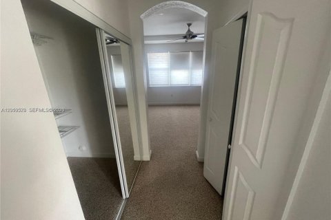 Touwnhouse à louer à Doral, Floride: 3 chambres, 208.57 m2 № 2076465 - photo 23