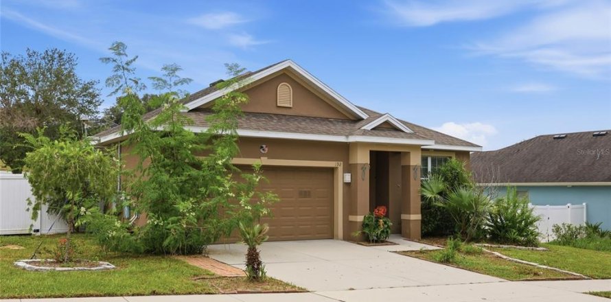 House in Groveland, Florida 3 bedrooms, 136.01 sq.m. № 2321251